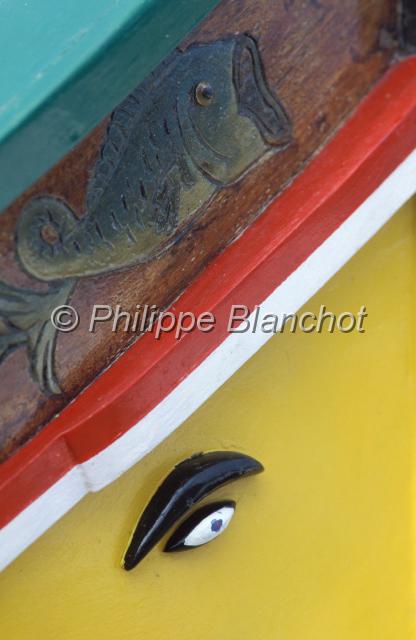 malte 28.JPG - Détail d'un LuzzuOeil protecteur à la proue du bâteau de pêchesMarsaxlokkMalte